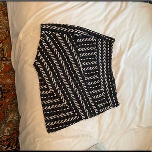 NWOT Haute Rogue Susan Geo Mini Skirt Size M